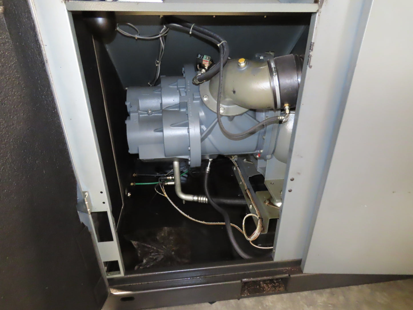 Atlas Copco GA160VSD-FF 215Hp Rotary Screw Air Compressor 1076CFM 460v Air Dryer
