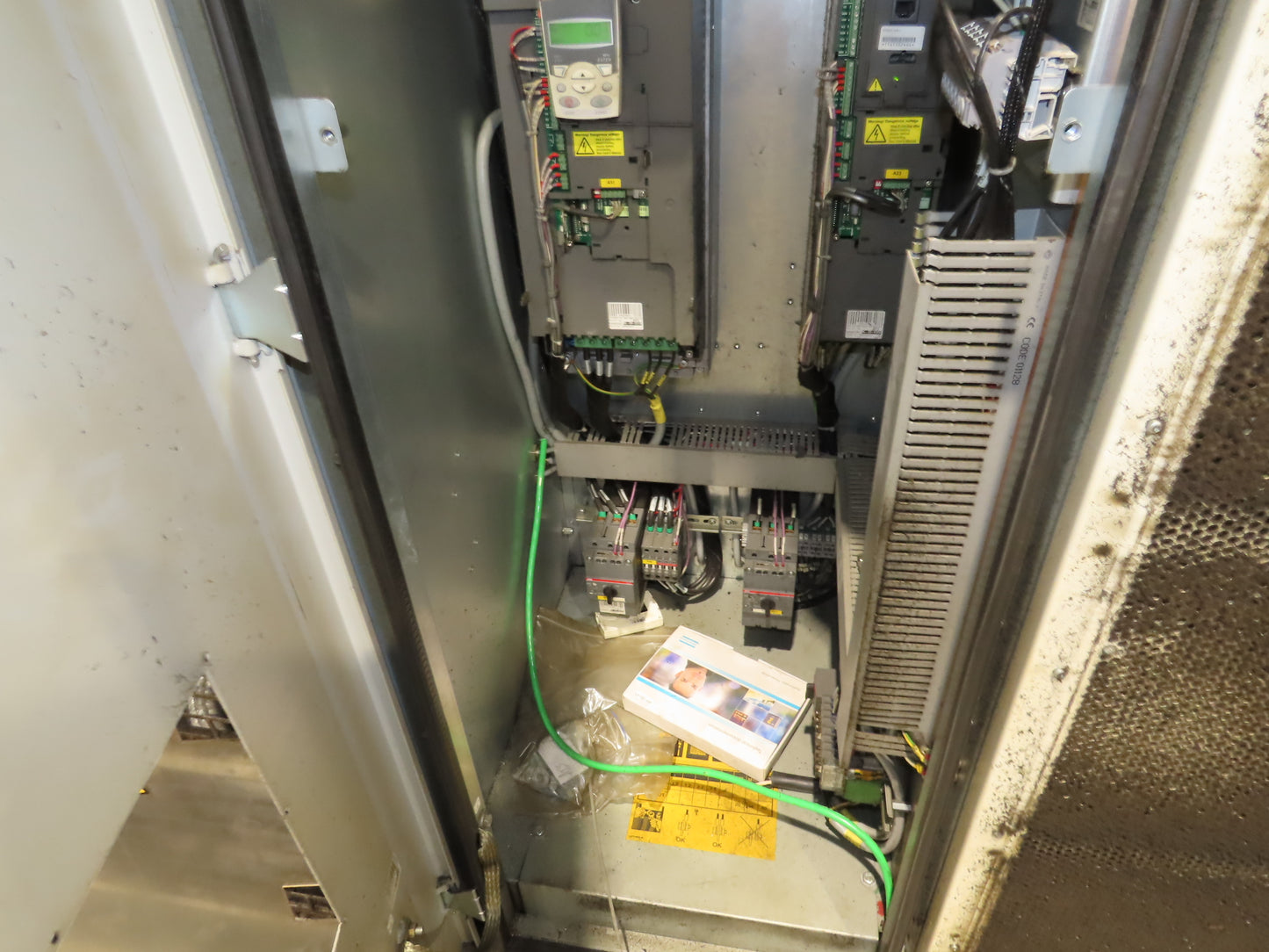 Atlas Copco GA160VSD-FF 215Hp Rotary Screw Air Compressor 1076CFM 460v Air Dryer