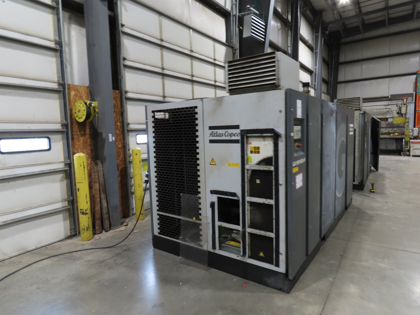 Atlas Copco GA160VSD-FF 215Hp Rotary Screw Air Compressor 1076CFM 460v Air Dryer