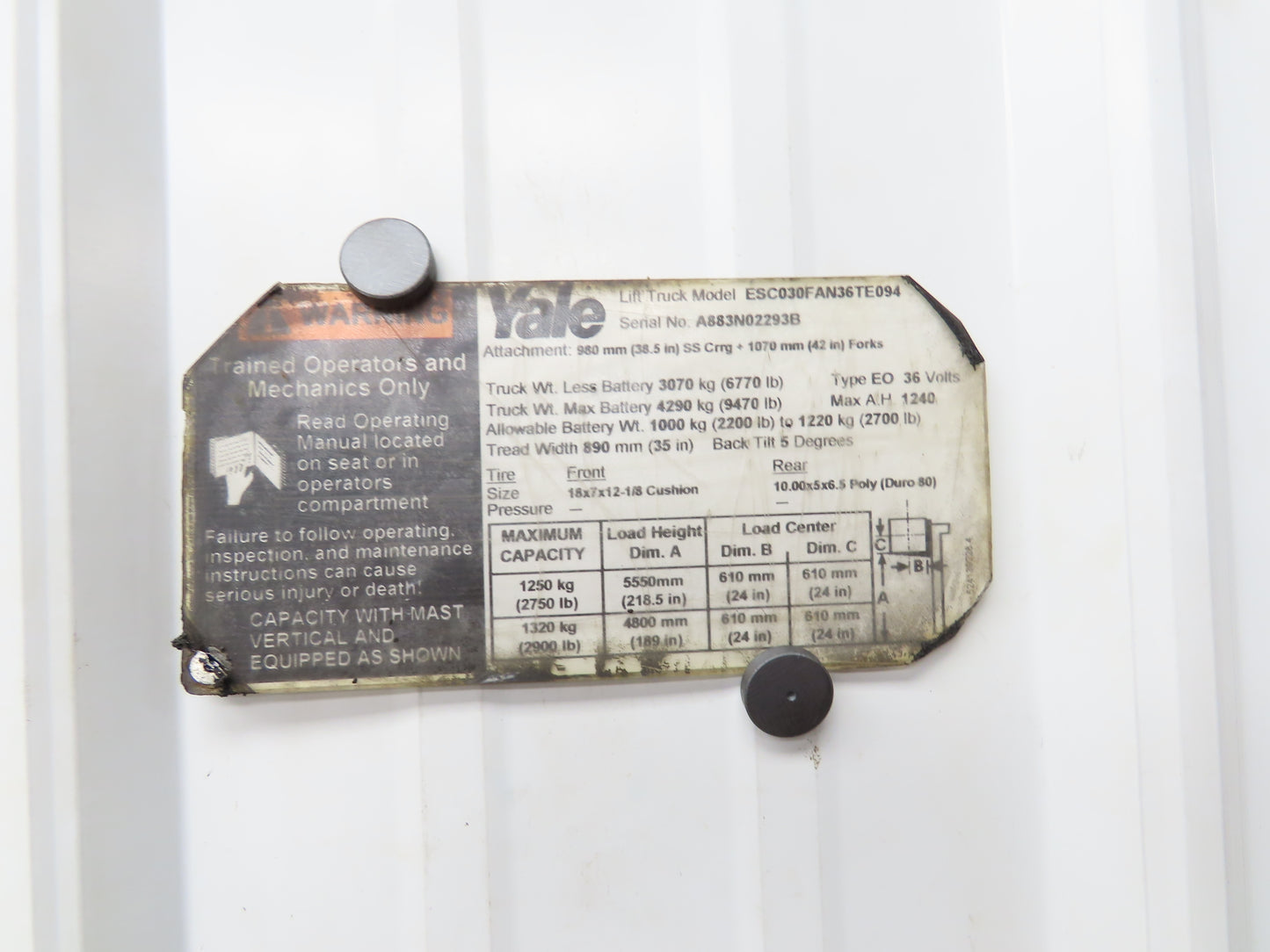 Yale HF000521-3 Stand On Forklift Hydraulic Manifold Block Off ESC030FAN36TE094