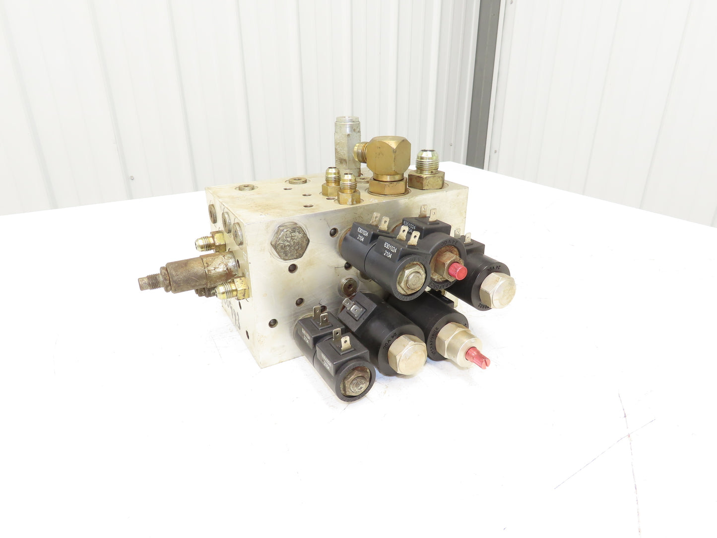 Yale HF000521-3 Stand On Forklift Hydraulic Manifold Block Off ESC030FAN36TE094