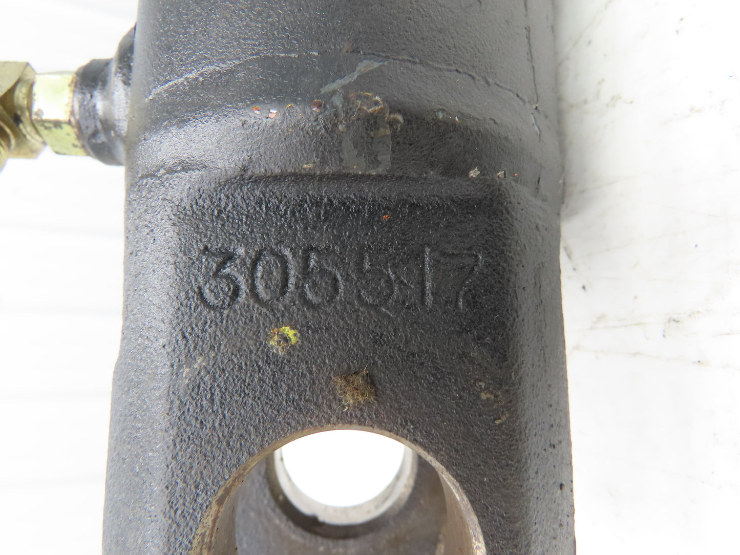 Yale 305517 Hydraulic Tilt Cylinder Off Stand On ESC030FAN36TE094 Forklift