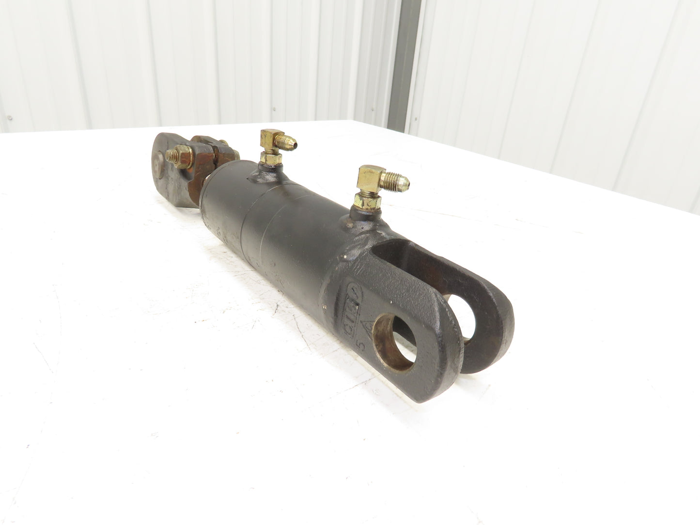 Yale 305517 Hydraulic Tilt Cylinder Off Stand On ESC030FAN36TE094 Forklift