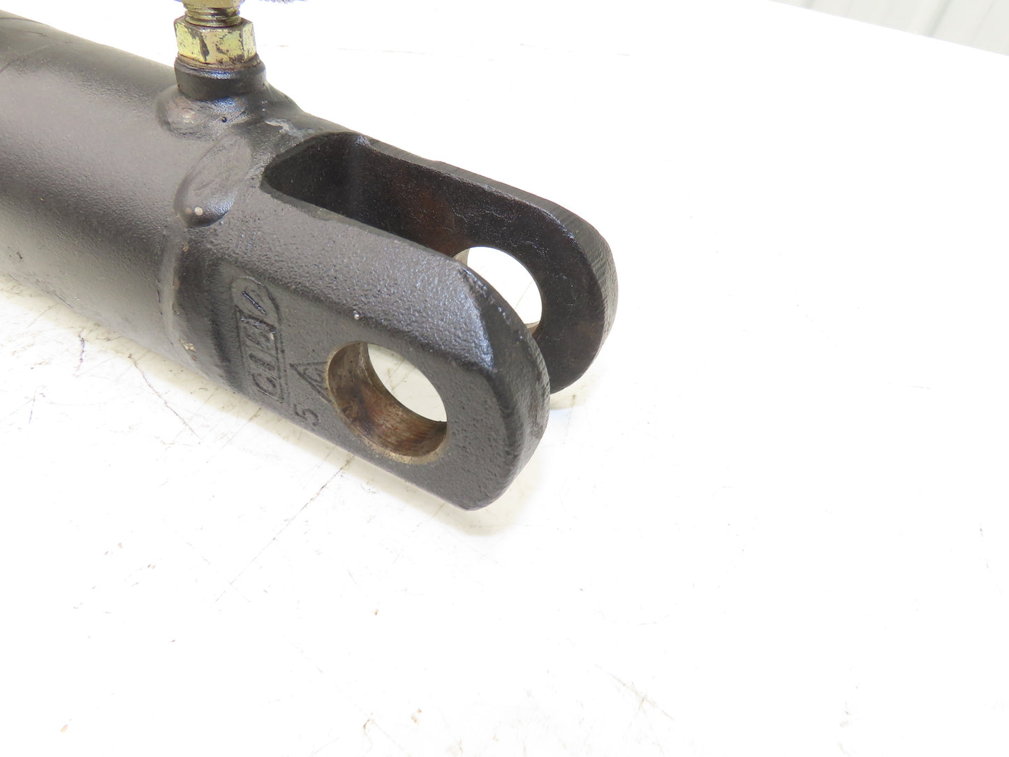 Yale 305517 Hydraulic Tilt Cylinder Off Stand On ESC030FAN36TE094 Forklift