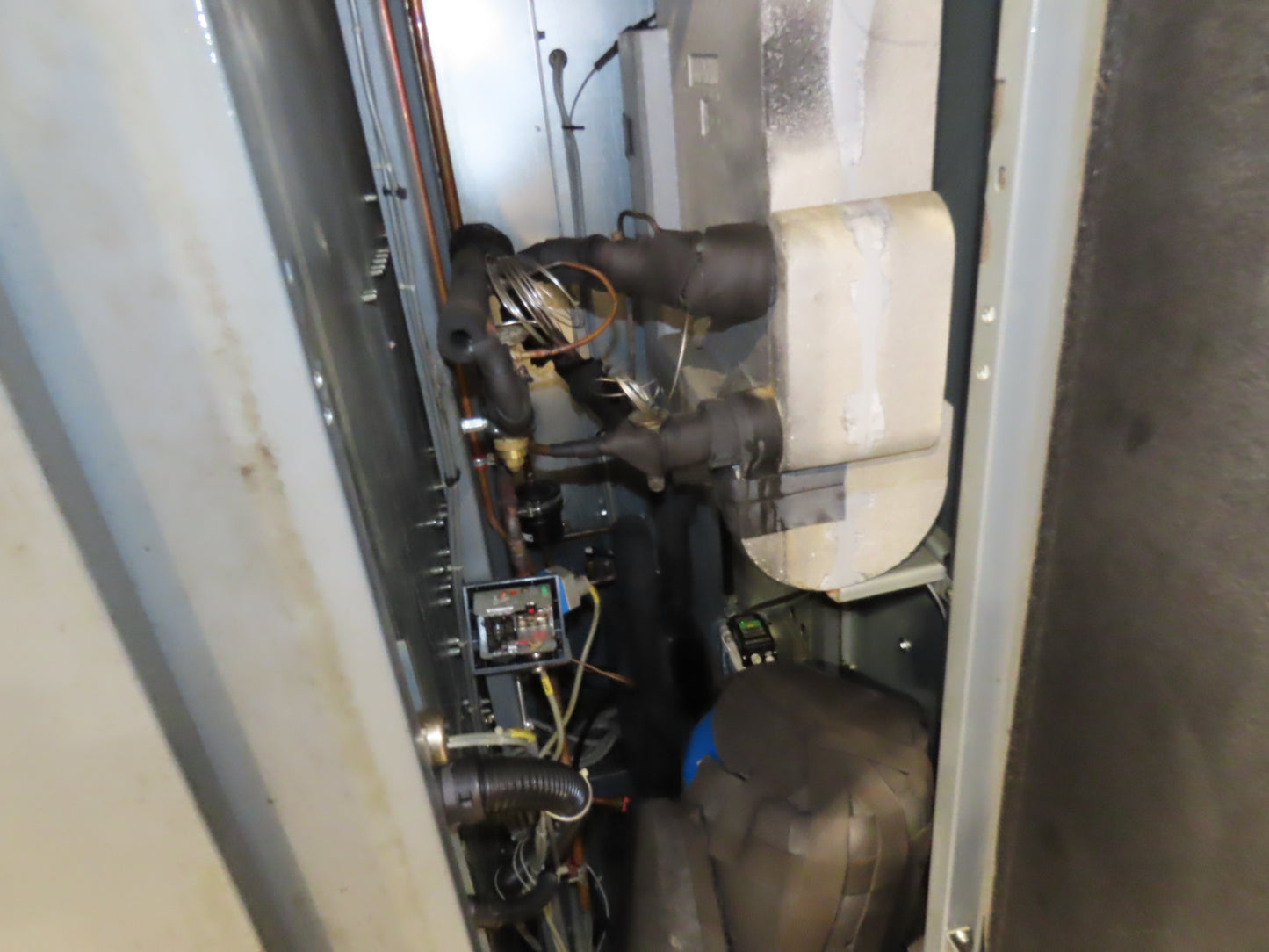 Atlas Copco GA160VSD-FF 215Hp Rotary Screw Air Compressor 1076CFM 460v Air Dryer