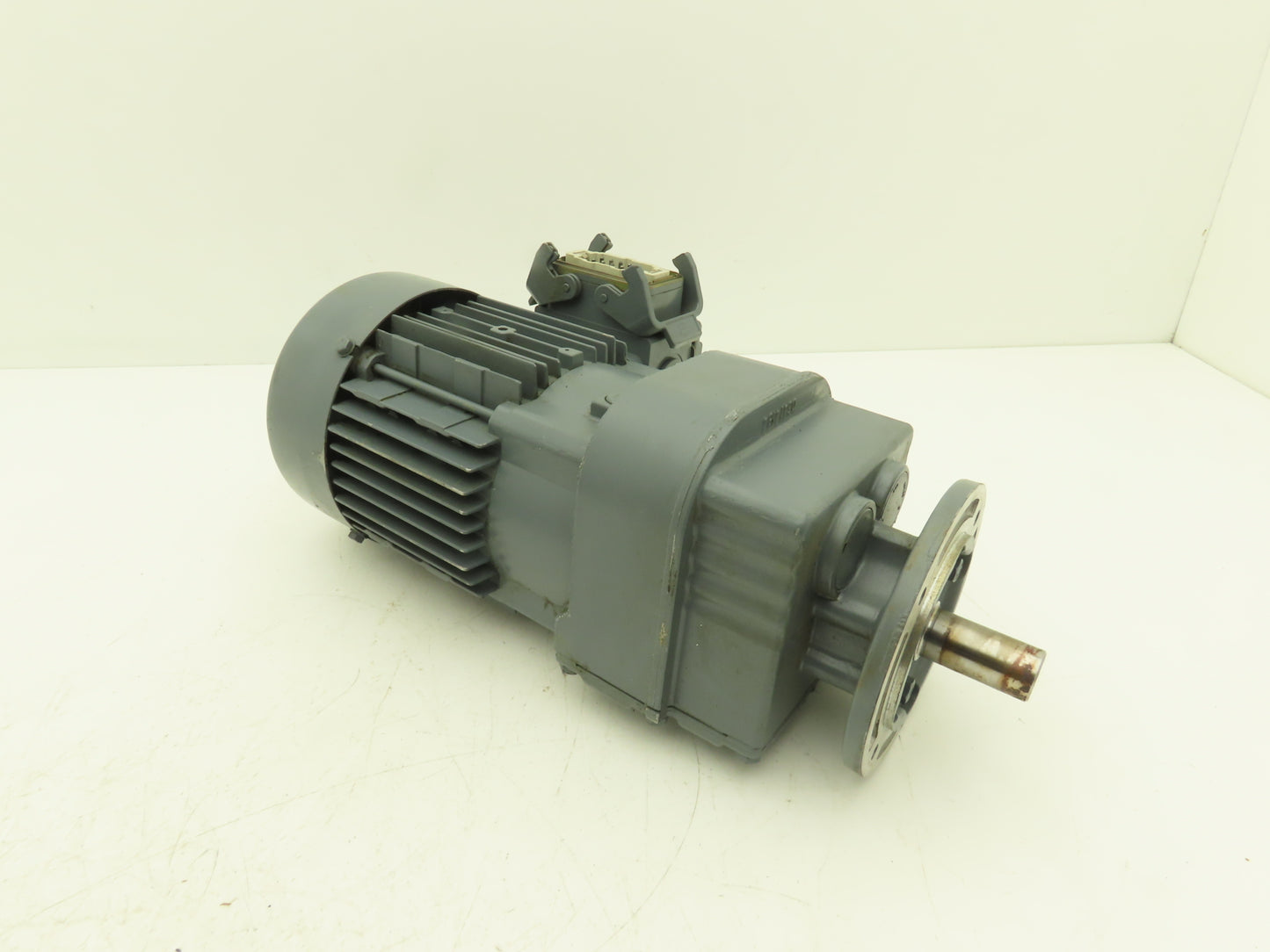 Sew Eurodrive RF17DT71D4/ASB1 Inline Gearmotor 86rpm .37kw 277/480V 3PH 20:1