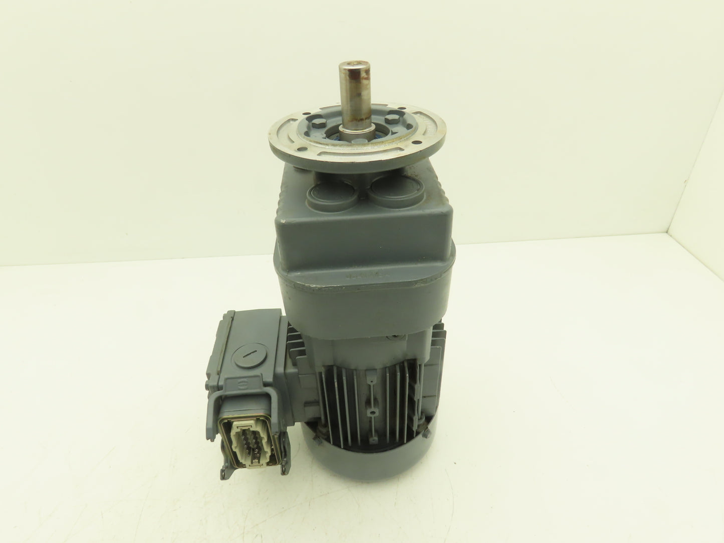 Sew Eurodrive RF17DT71D4/ASB1 Inline Gearmotor 86rpm .37kw 277/480V 3PH 20:1