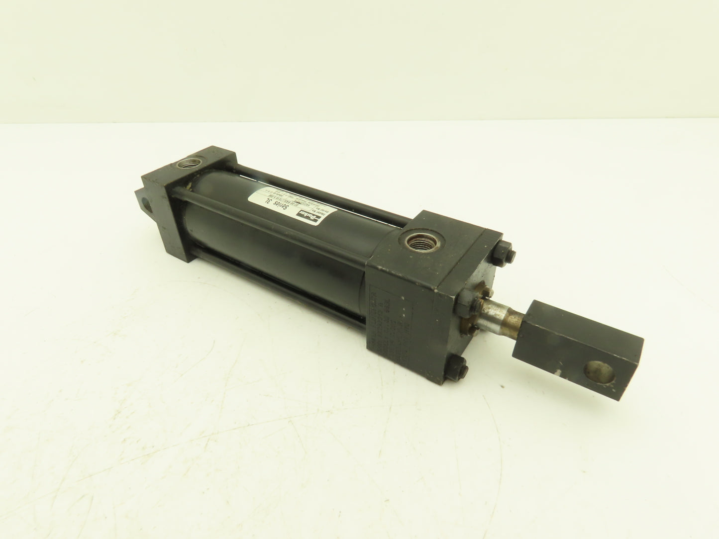 Parker BB3LLTS18 2.00 Hydraulic Cylinder 2"Bore 5"Stroke 1950psi Clevis Mount