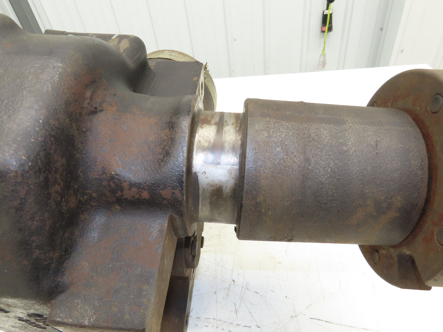 Yale 8507170 Forklift Left Front Drive Axle & Motor 5-Lug Off ESC030FAN36TE094