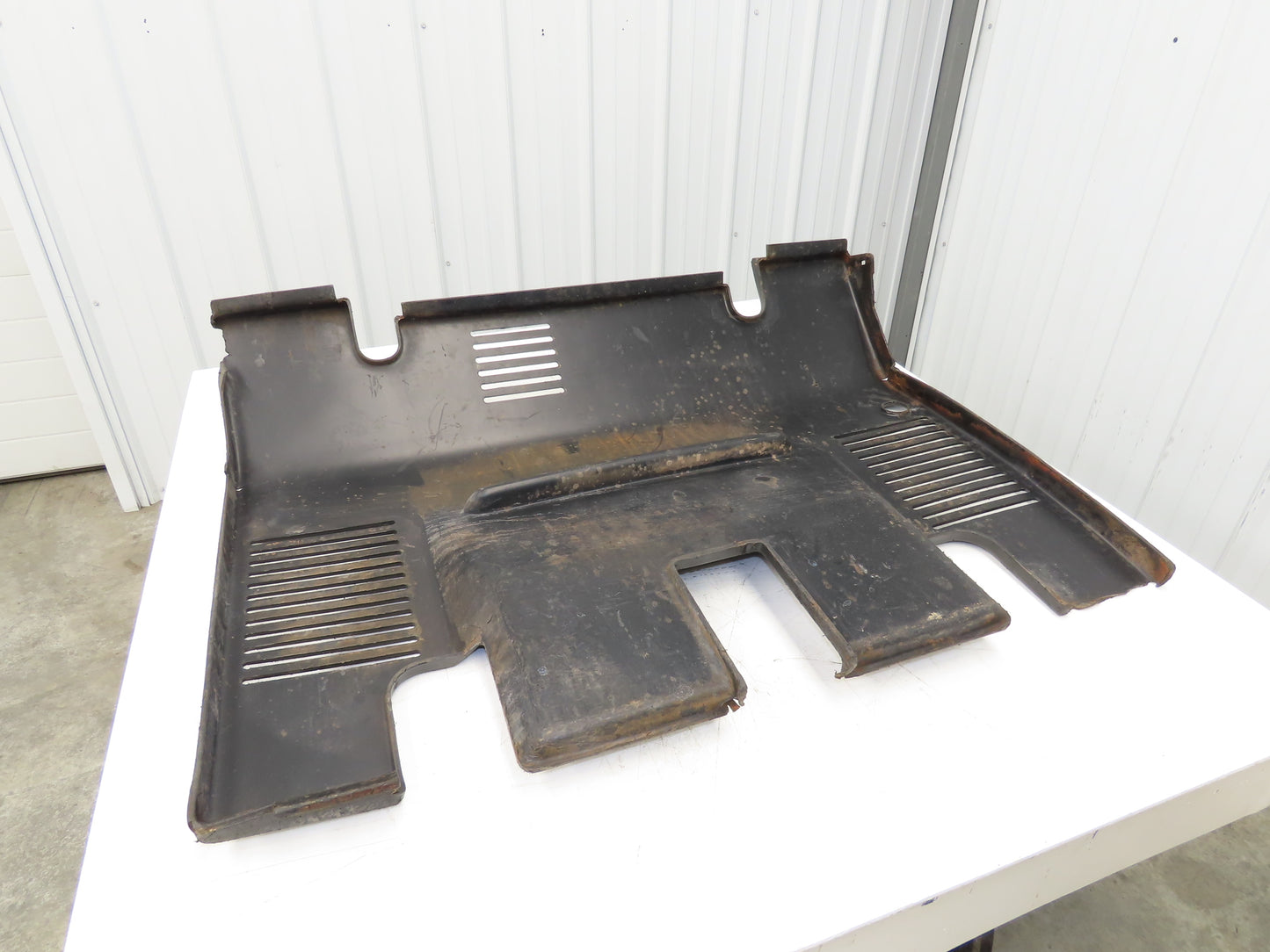 Yale Hood Plastic Cover Removed From ESC030FAN36TE094 Stand On Forklift