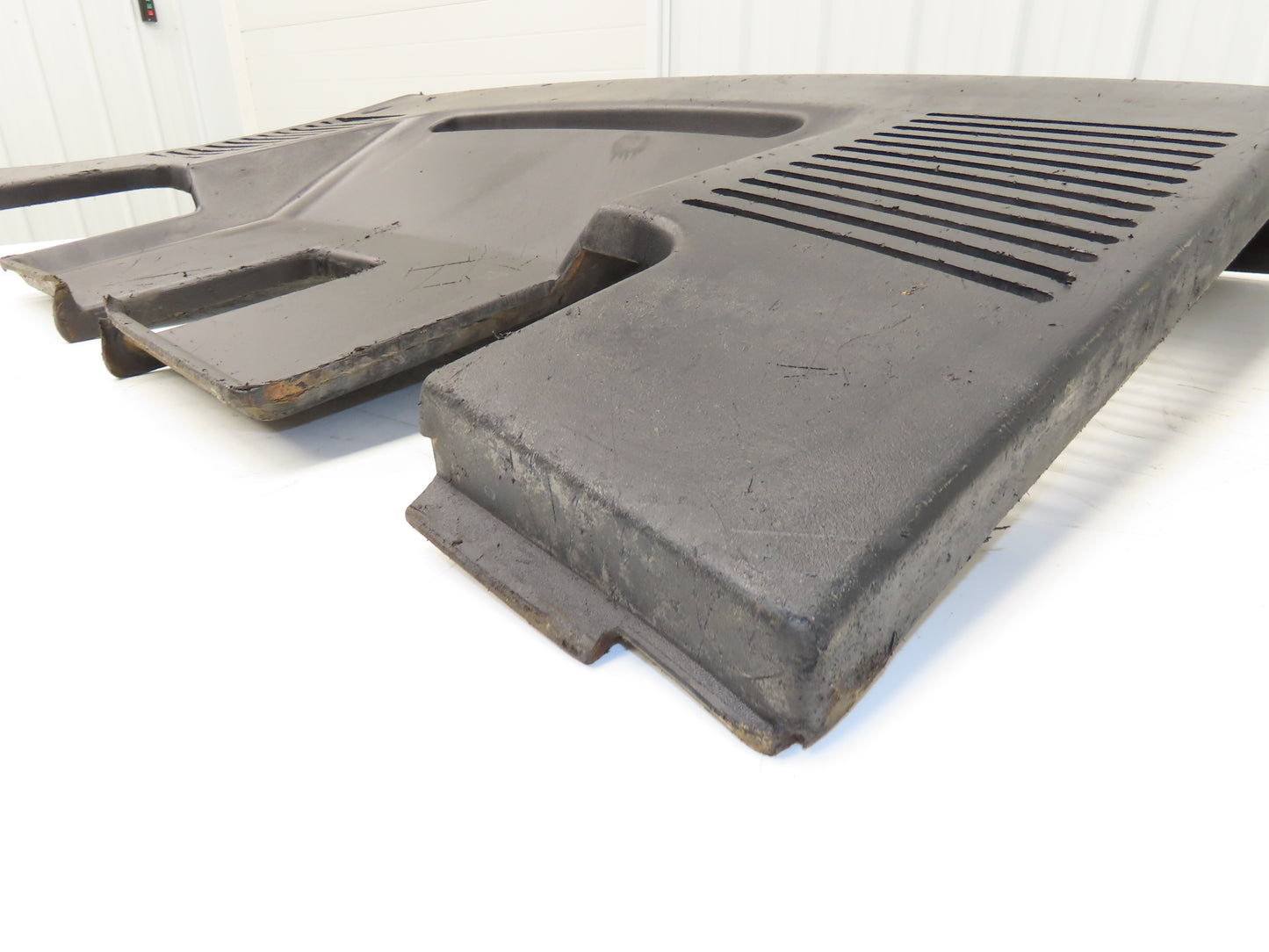 Yale Hood Plastic Cover Removed From ESC030FAN36TE094 Stand On Forklift