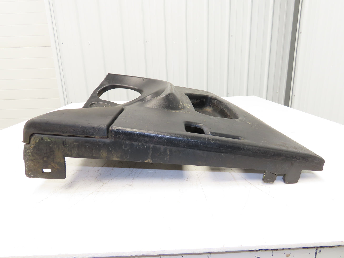 Yale Operator Center Plastic Cover Removed From ESC030FAN36TE094 Forklift