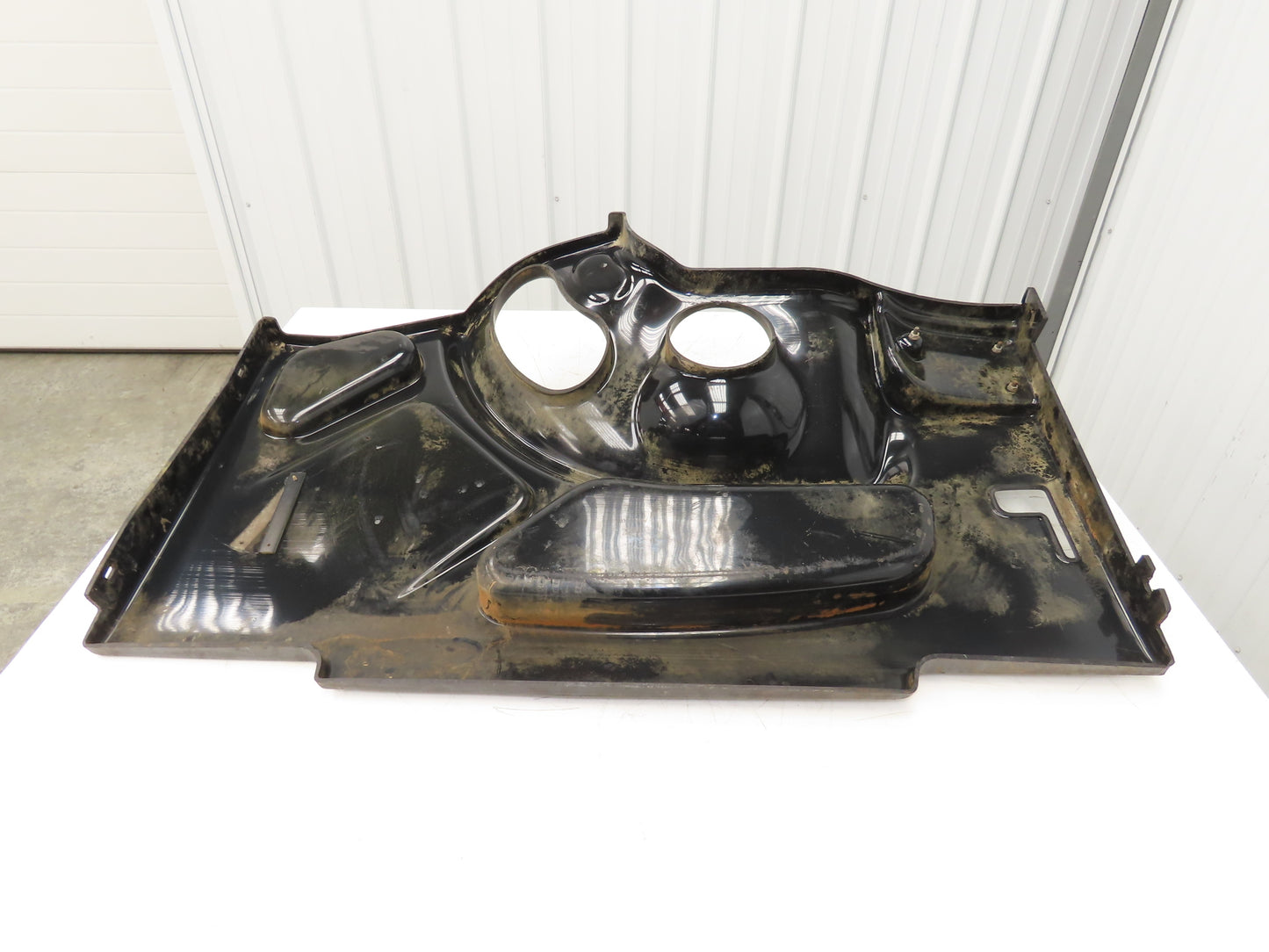 Yale Operator Center Plastic Cover Removed From ESC030FAN36TE094 Forklift