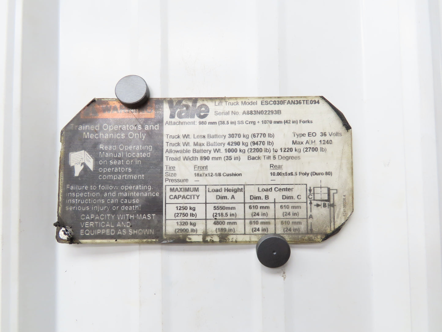 Yale Operator Center Plastic Cover Removed From ESC030FAN36TE094 Forklift