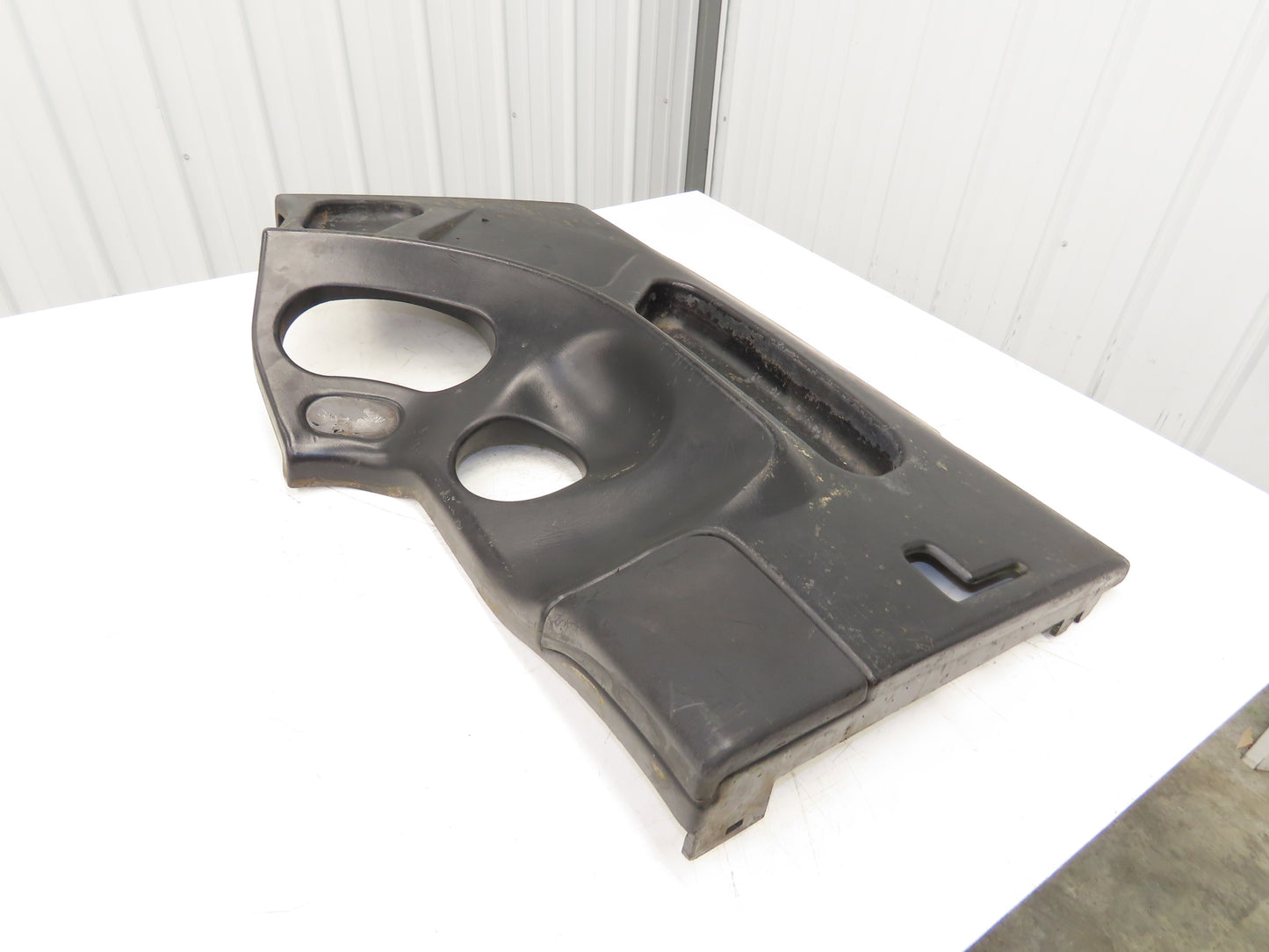 Yale Operator Center Plastic Cover Removed From ESC030FAN36TE094 Forklift