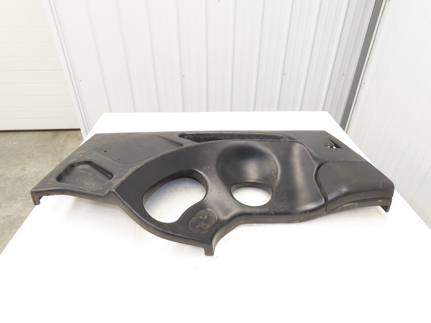 Yale Operator Center Plastic Cover Removed From ESC030FAN36TE094 Forklift