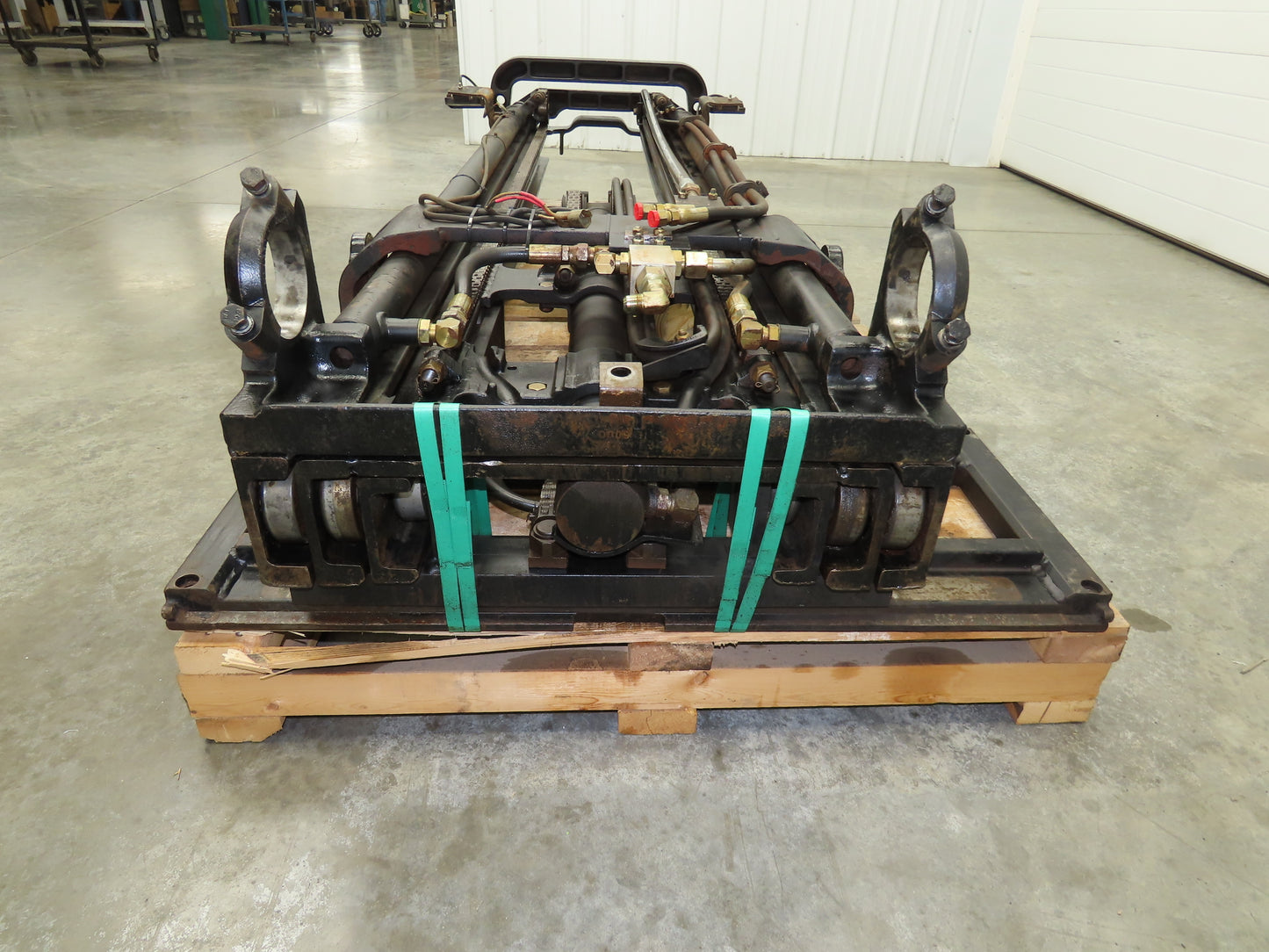 Yale Forklift Mast 218.5" 3-Stage Tilt Class 2 Electric 2900lbs ESC030FAN36TE094