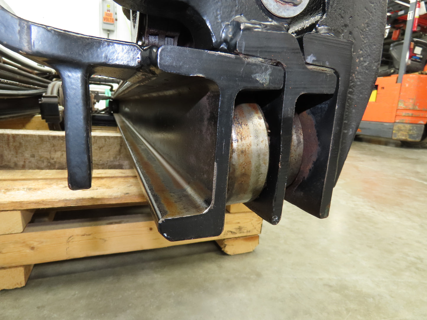 Yale Forklift Mast 218.5" 3-Stage Tilt Class 2 Electric 2900lbs ESC030FAN36TE094