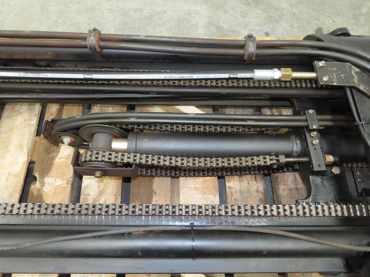 Yale Forklift Mast 218.5" 3-Stage Tilt Class 2 Electric 2900lbs ESC030FAN36TE094