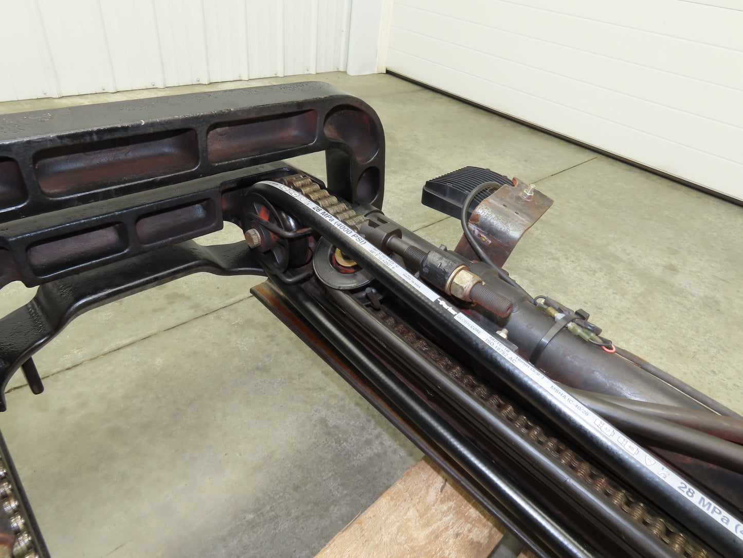 Yale Forklift Mast 218.5" 3-Stage Tilt Class 2 Electric 2900lbs ESC030FAN36TE094