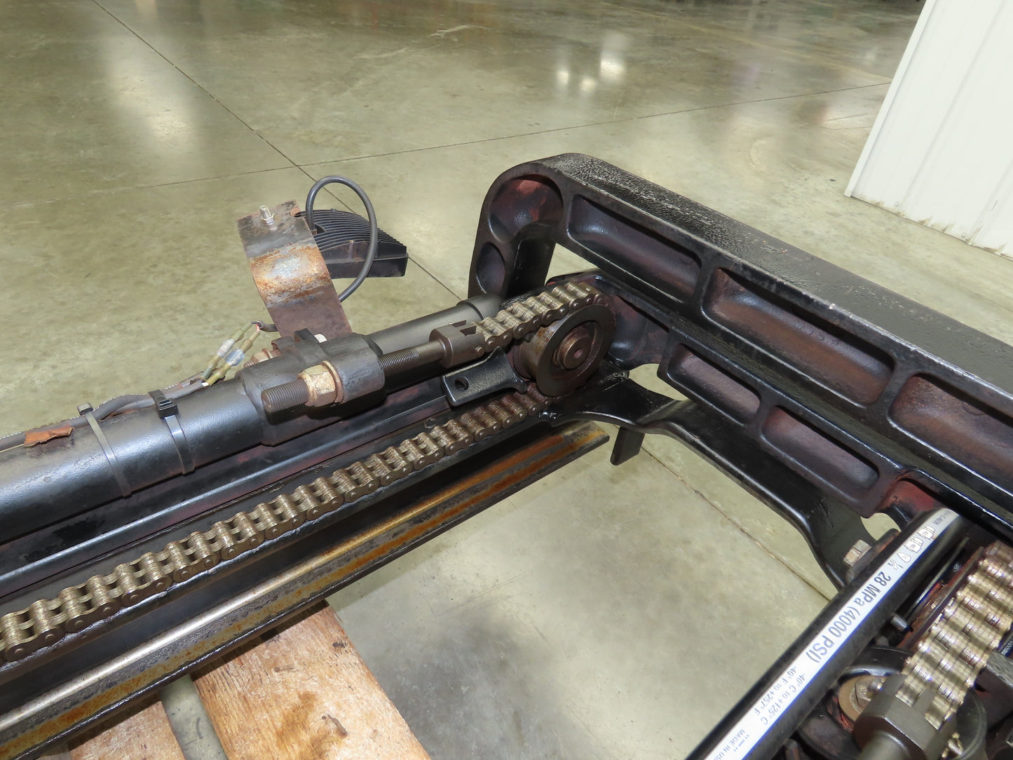 Yale Forklift Mast 218.5" 3-Stage Tilt Class 2 Electric 2900lbs ESC030FAN36TE094