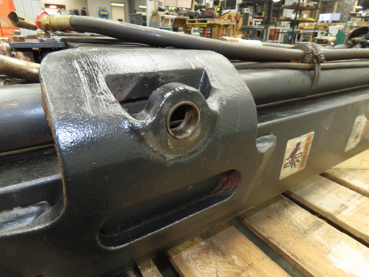 Yale Forklift Mast 218.5" 3-Stage Tilt Class 2 Electric 2900lbs ESC030FAN36TE094