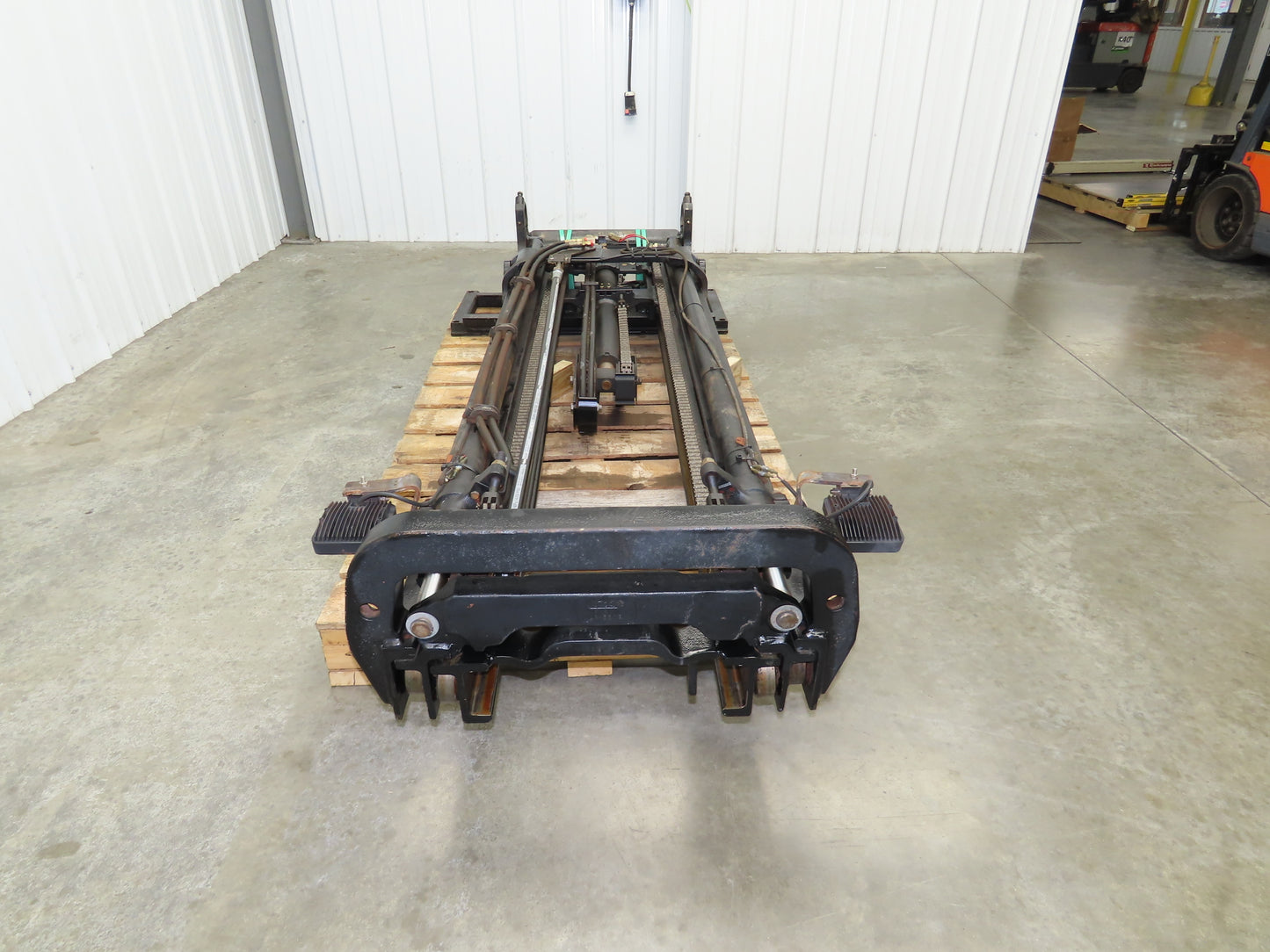 Yale Forklift Mast 218.5" 3-Stage Tilt Class 2 Electric 2900lbs ESC030FAN36TE094