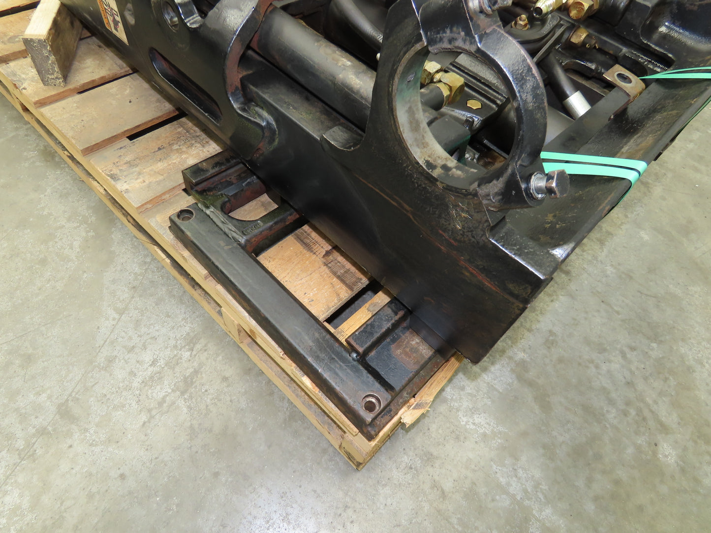 Yale Forklift Mast 218.5" 3-Stage Tilt Class 2 Electric 2900lbs ESC030FAN36TE094