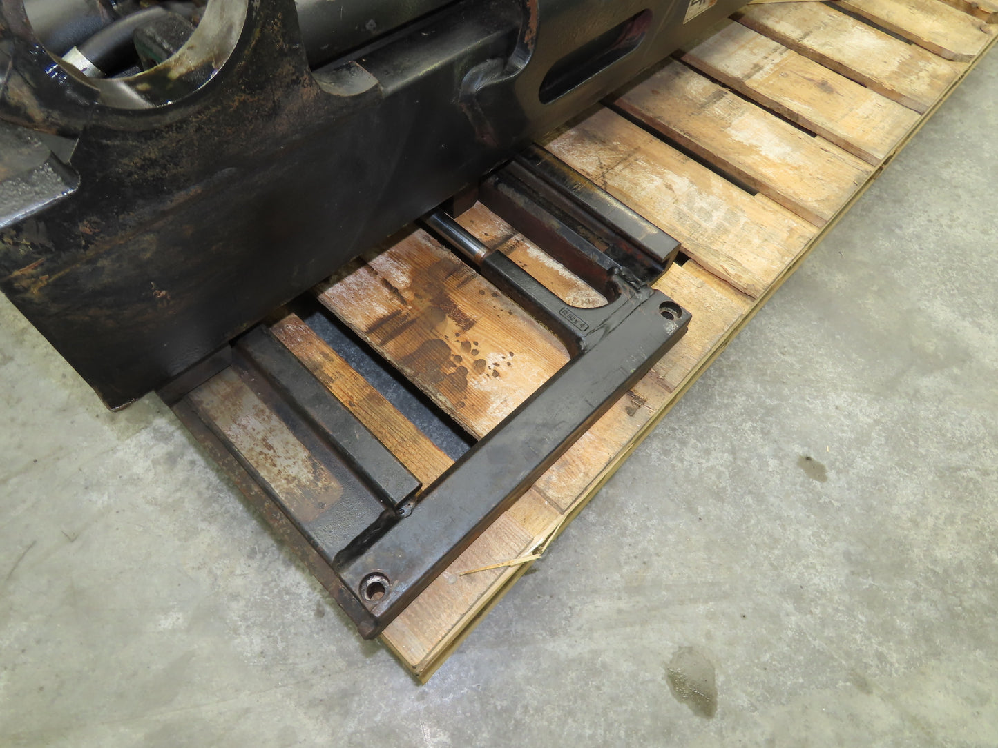 Yale Forklift Mast 218.5" 3-Stage Tilt Class 2 Electric 2900lbs ESC030FAN36TE094