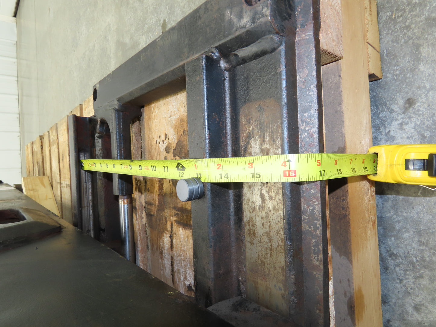 Yale Forklift Mast 218.5" 3-Stage Tilt Class 2 Electric 2900lbs ESC030FAN36TE094