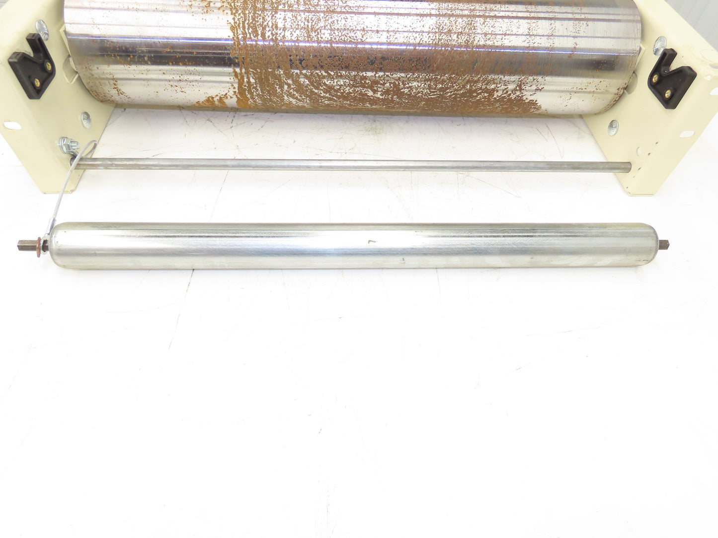 Hytrol 30" Tail Pulley Assembly for Belt-Over Roller Conveyor Beige 27"BF