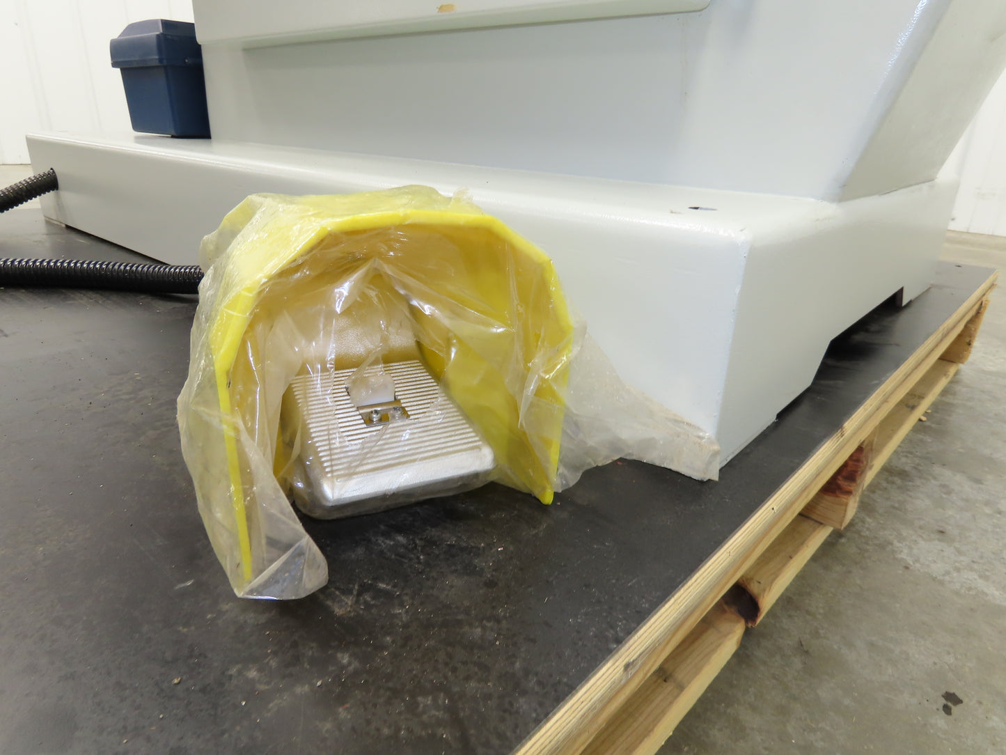 Cantek SR-750 Pneumatic Overarm Pin Router 29.5" Throat 7.5Hp 460V Motor