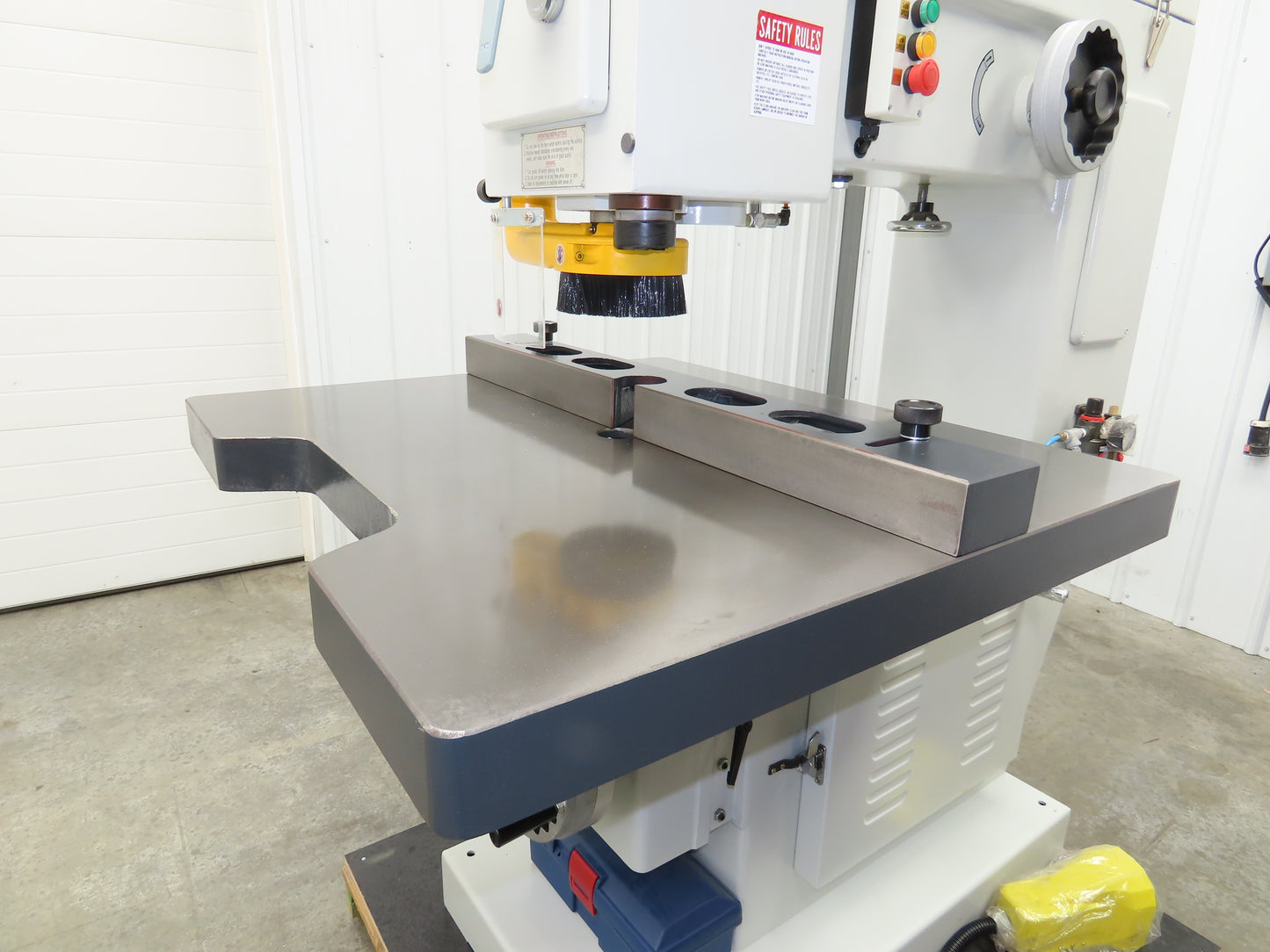 Cantek SR-750 Pneumatic Overarm Pin Router 29.5" Throat 7.5Hp 460V Motor