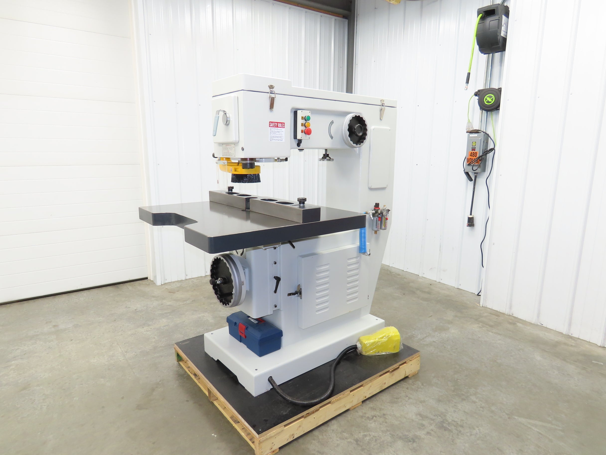 Cantek SR-750 Pneumatic Overarm Pin Router 29.5