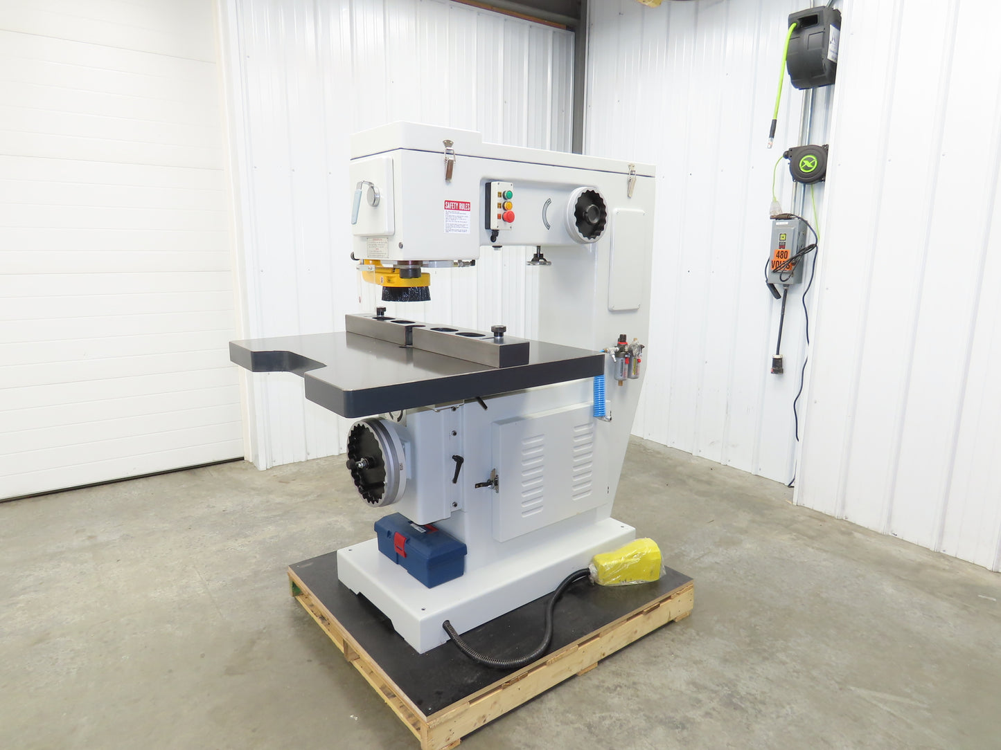 Cantek SR-750 Pneumatic Overarm Pin Router 29.5" Throat 7.5Hp 460V Motor