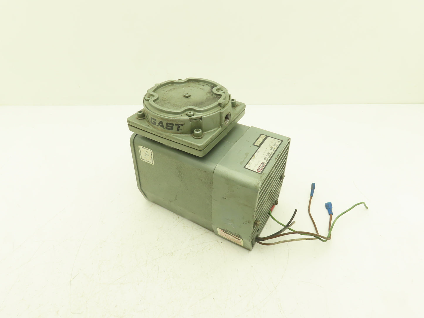 Gast DOA-P101-FB Oilless Compressor Vacuum Pump 1/4"npt 115V