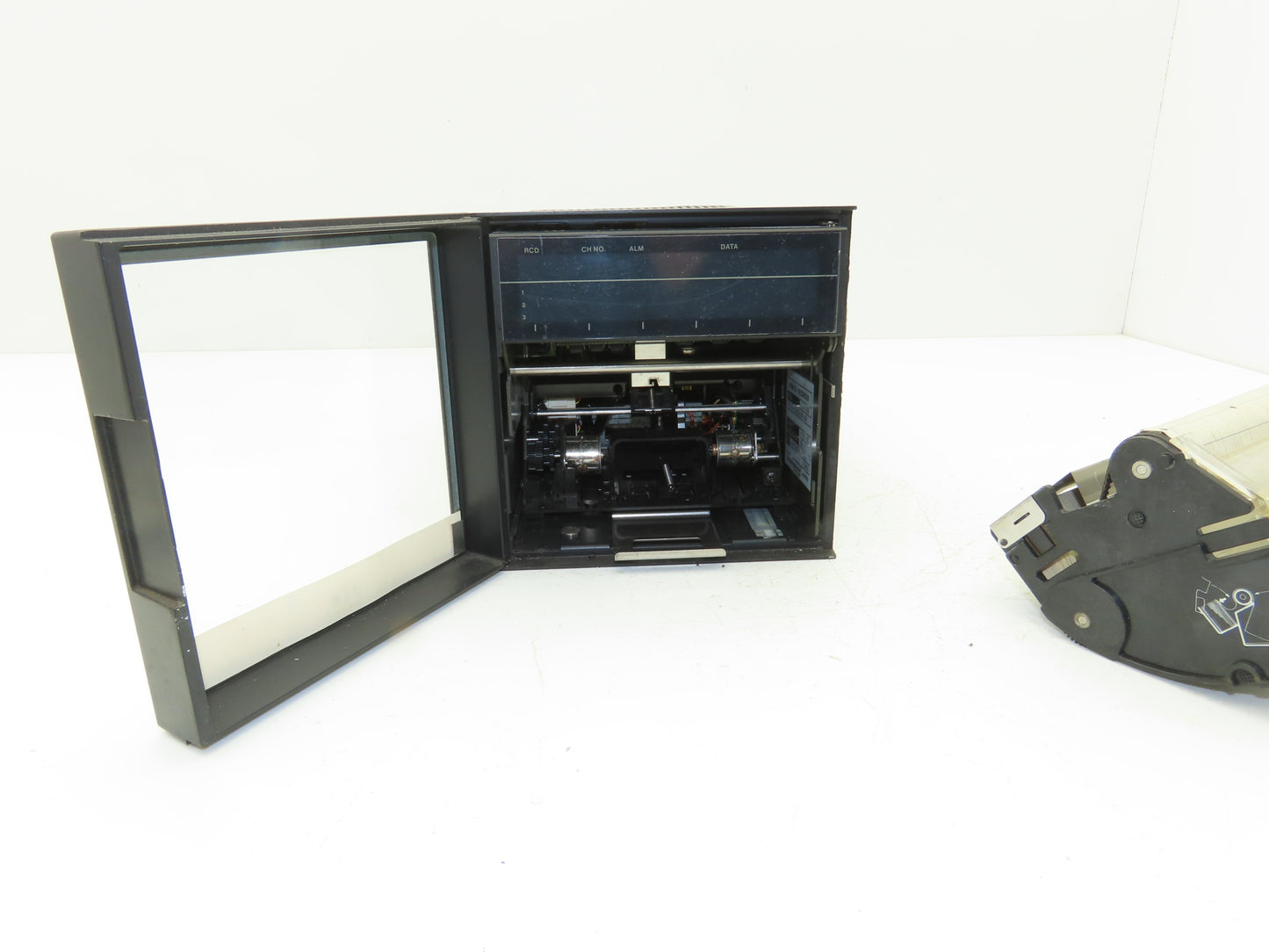 Yokogawa 4153-555/BU/AK-04 Hybrid Chart Recorder 115V AC 60 Hz UR100