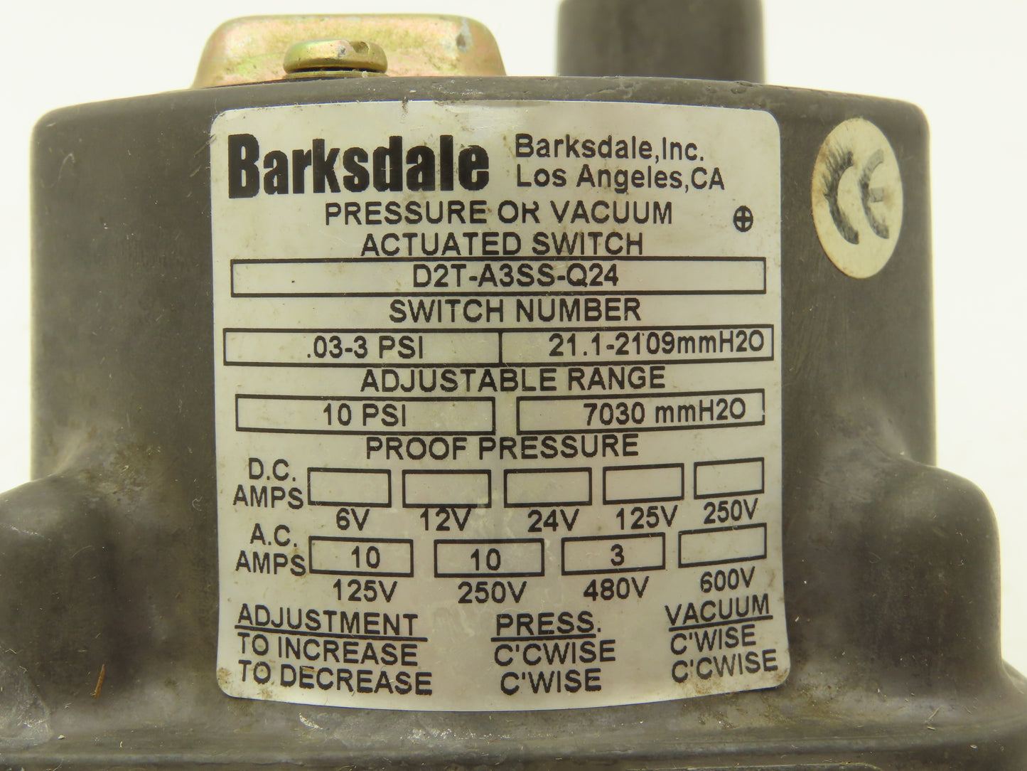 Barksdale D2T-A3SS-Q24 Pressure or Vacuum Actuated Switch 0.3-3 psi Range