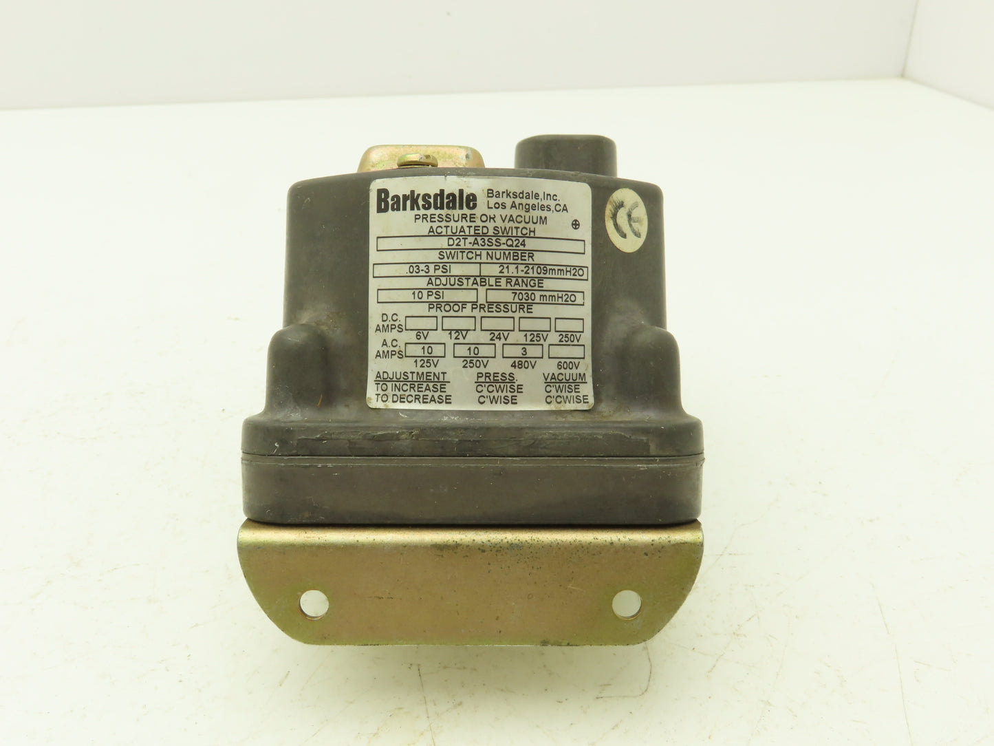 Barksdale D2T-A3SS-Q24 Pressure or Vacuum Actuated Switch 0.3-3 psi Range