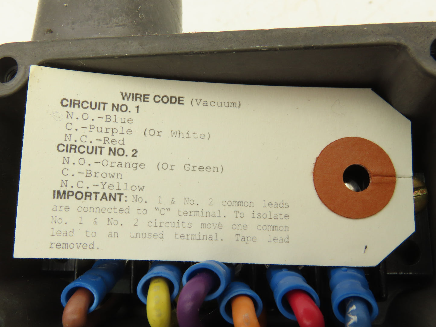 Barksdale D2T-A3SS-Q24 Pressure or Vacuum Actuated Switch 0.3-3 psi Range
