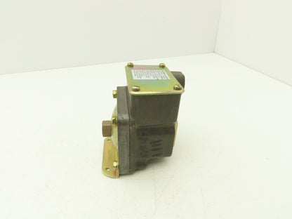 Barksdale D2T-A3SS-Q24 Pressure or Vacuum Actuated Switch 0.3-3 psi Range