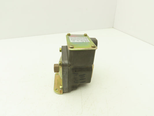 Barksdale D2T-A3SS-Q24 Pressure or Vacuum Actuated Switch 0.3-3 psi Range