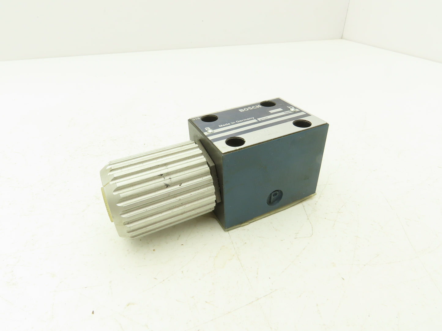 Bosch 081WV06P1V2012D0 Directional Control Solenoid Valve 0 810 091 358