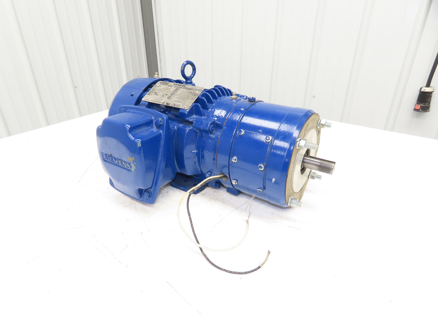 Siemens SD100 AC Motor w/Brake 1Hp 1466/1740 RPM 400/460V 3PH 145TC