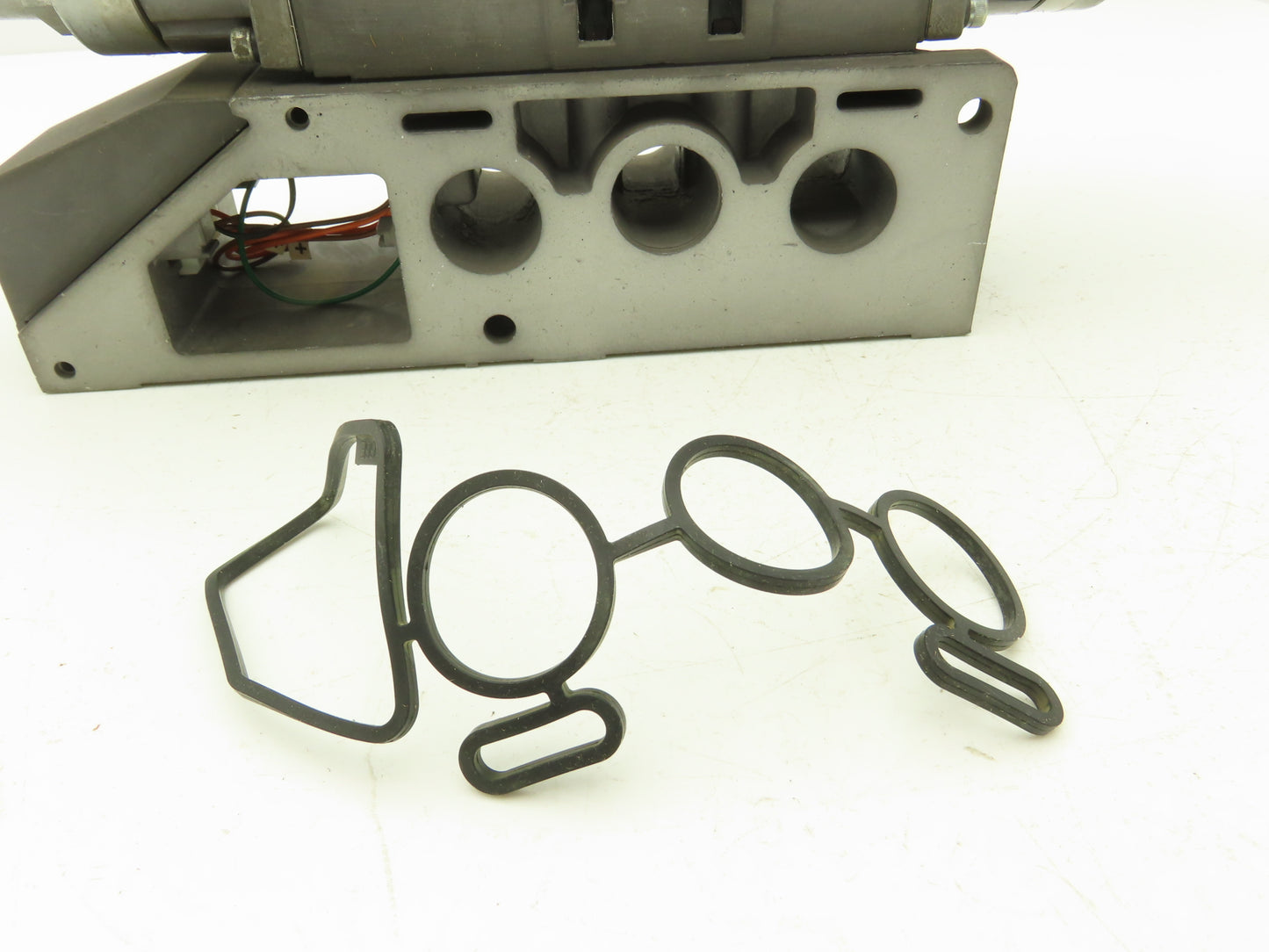 Numatics 135RD115J000000 Pneumatic Dual Regulator Valve 134RD100JP12H00