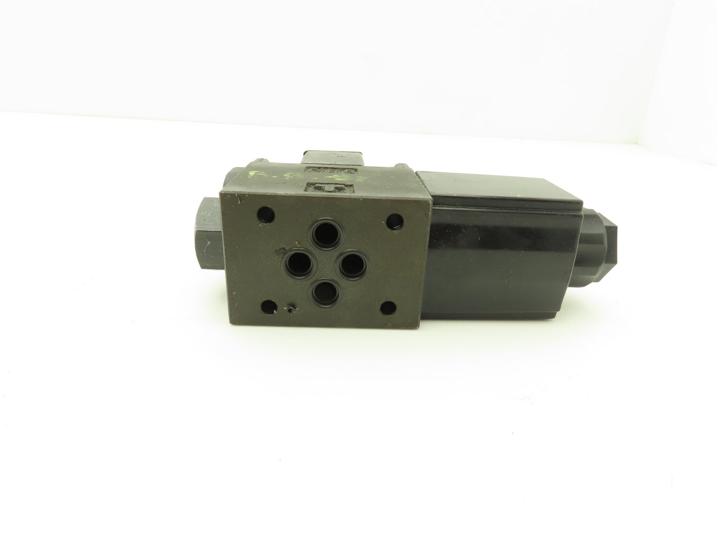 International DG03-2A-115VAC-71-WB Hydraulic Directional Solenoid Valve 115VAC