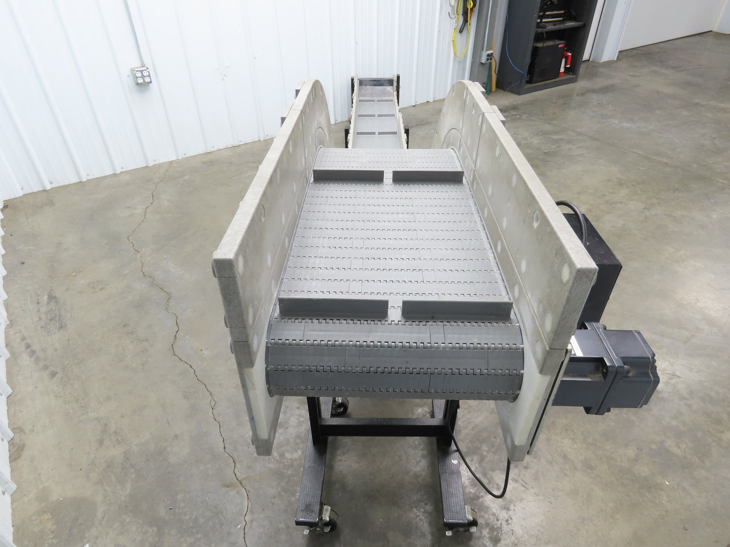 Dynacon 12"x 12' 10" Portable Cleated Belt Incline Conveyor 115V Variable Speed