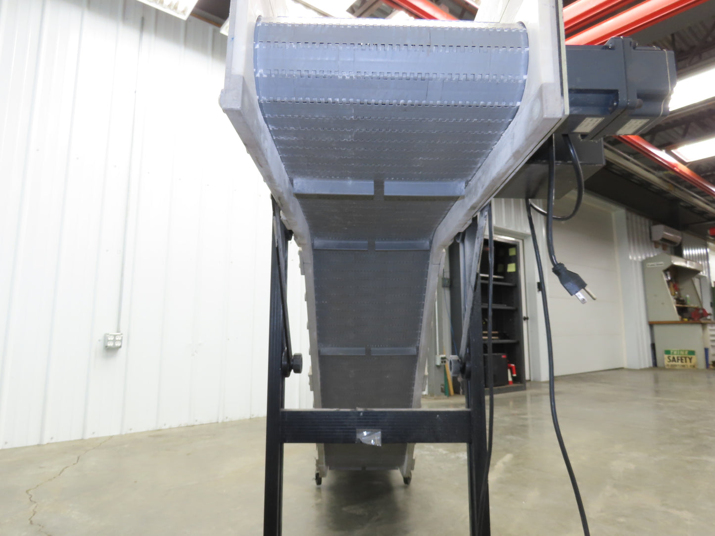 Dynacon 12"x 12' 10" Portable Cleated Belt Incline Conveyor 115V Variable Speed