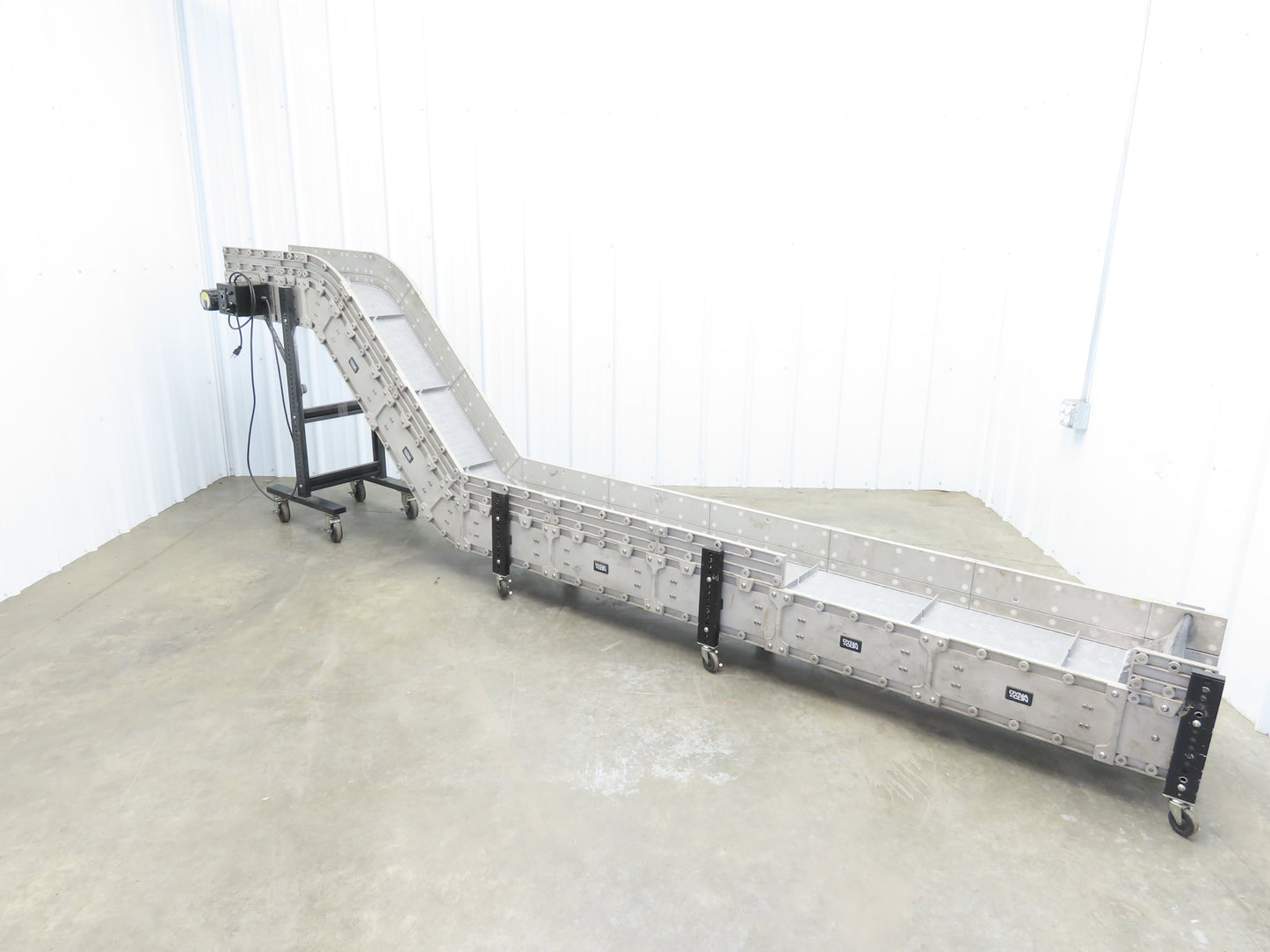 Dynacon 12"x 12' 10" Portable Cleated Belt Incline Conveyor 115V Variable Speed