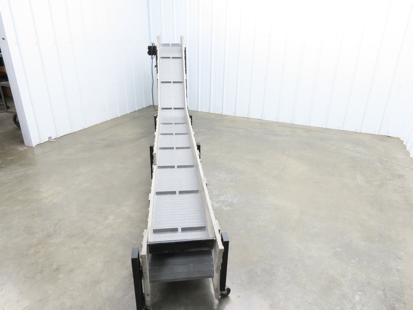 Dynacon 12"x 12' 10" Portable Cleated Belt Incline Conveyor 115V Variable Speed